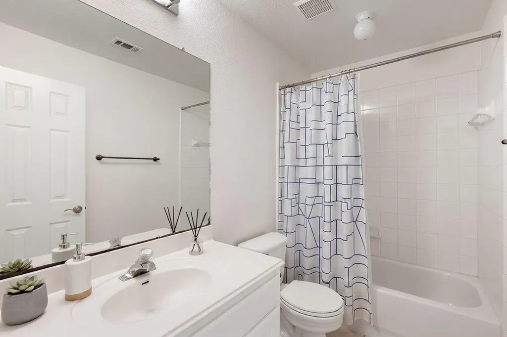 17042 Trail Of The Woods Austin TX 78734