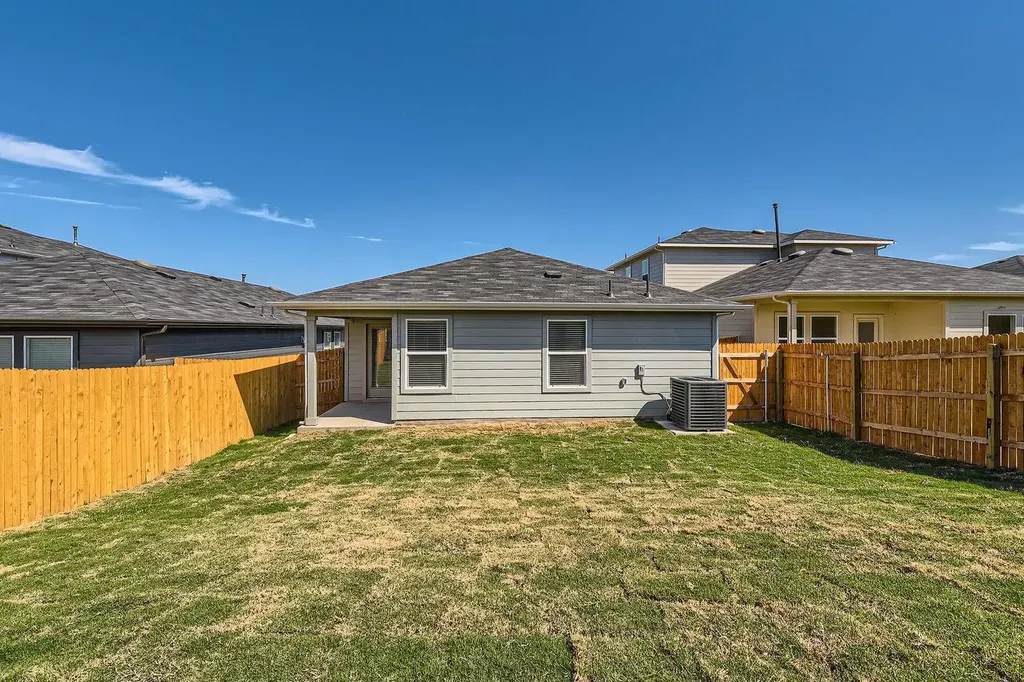 508 Gladiola Loop Kyle TX 78640