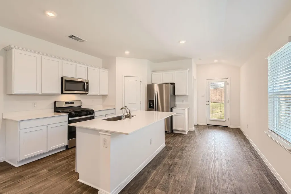 508 Gladiola Loop Kyle TX 78640