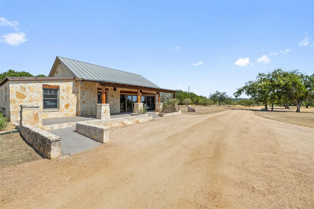 1120 Canyon View Road Dripping Springs TX 78620
