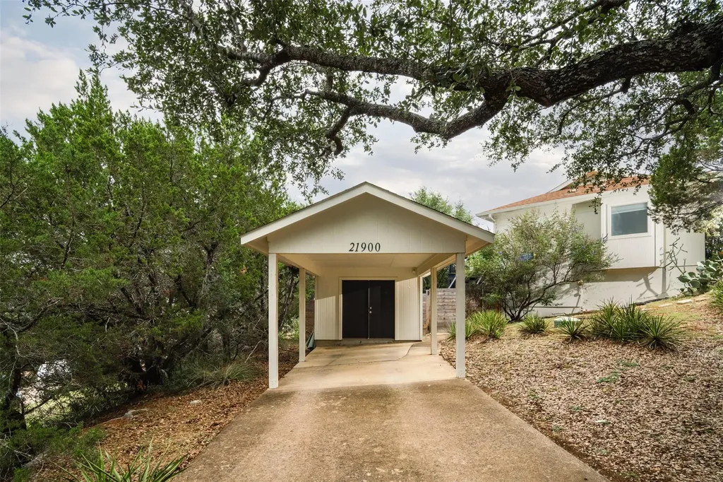 21900 Moulin Drive Spicewood TX 78669