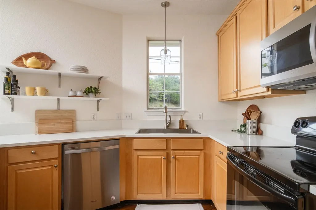21900 Moulin Drive Spicewood TX 78669