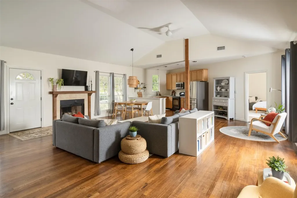 21900 Moulin Drive Spicewood TX 78669