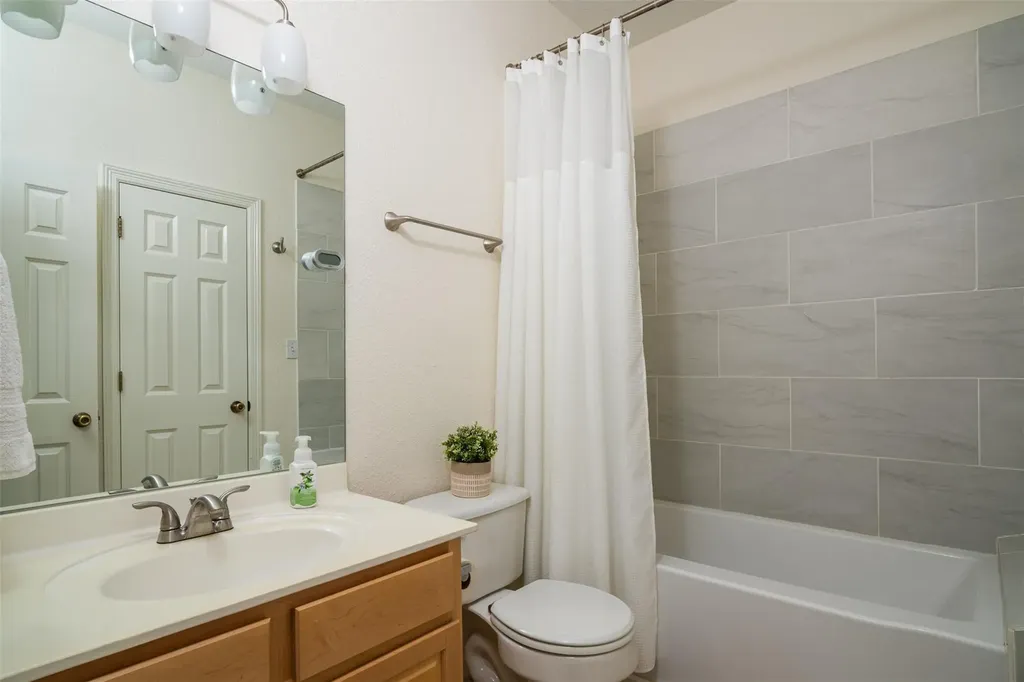 21900 Moulin Drive Spicewood TX 78669