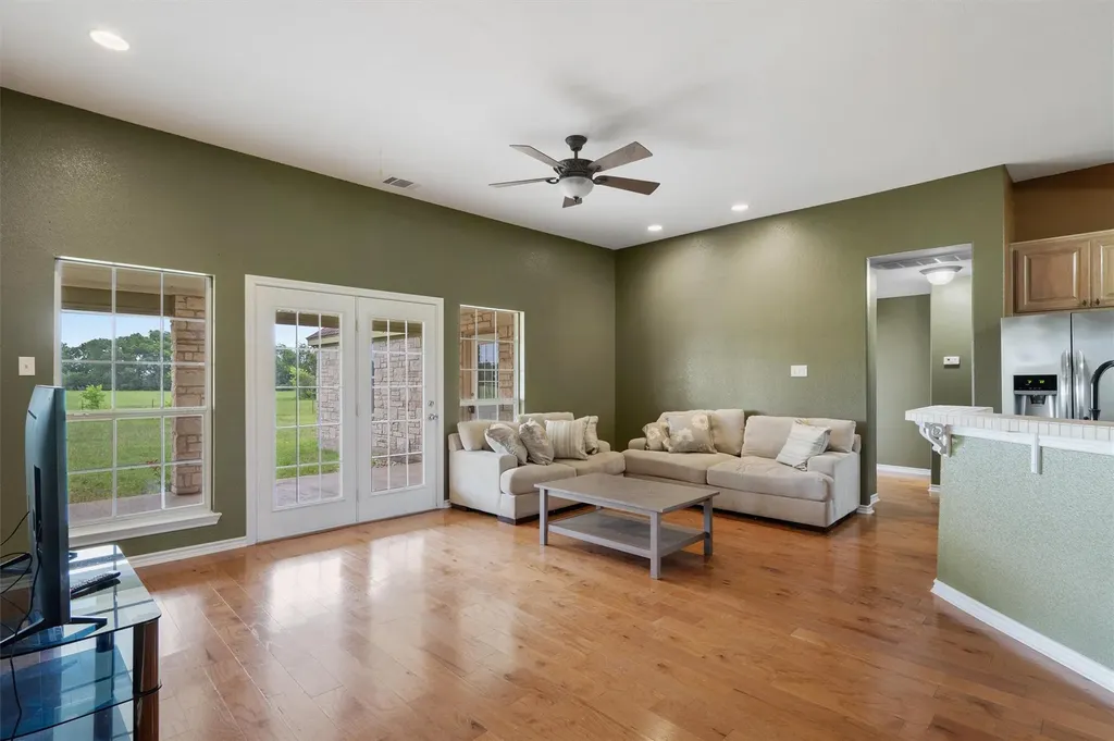 130 Cotton Rows Lane Taylor TX 76574