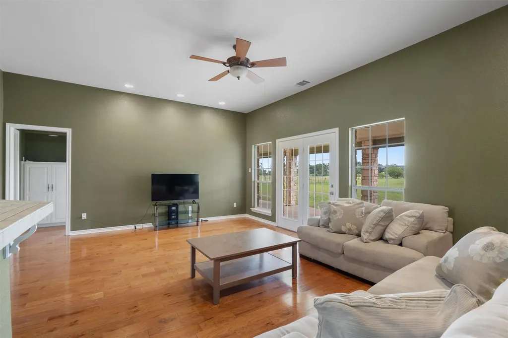 130 Cotton Rows Lane Taylor TX 76574