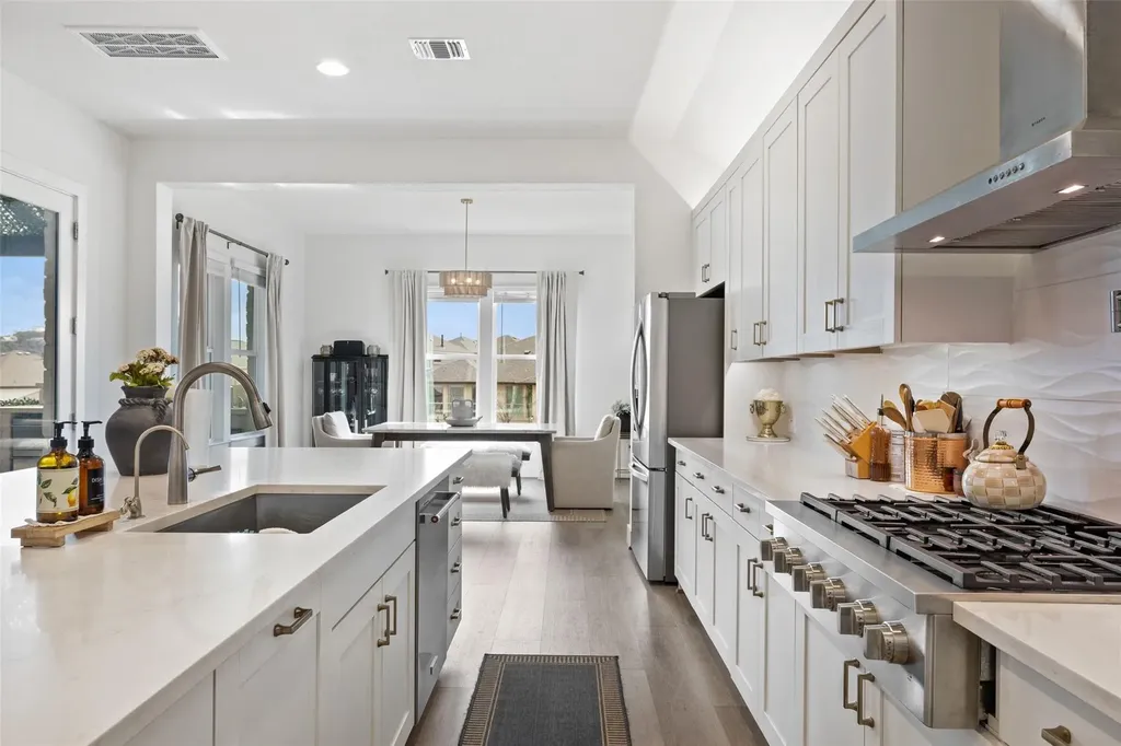 600 Bonfisk Bend Austin TX 78738