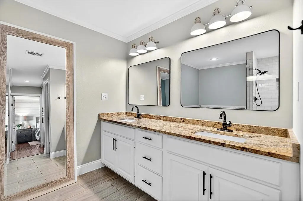 301 Medlin Creek Loop Dripping Springs TX 78620