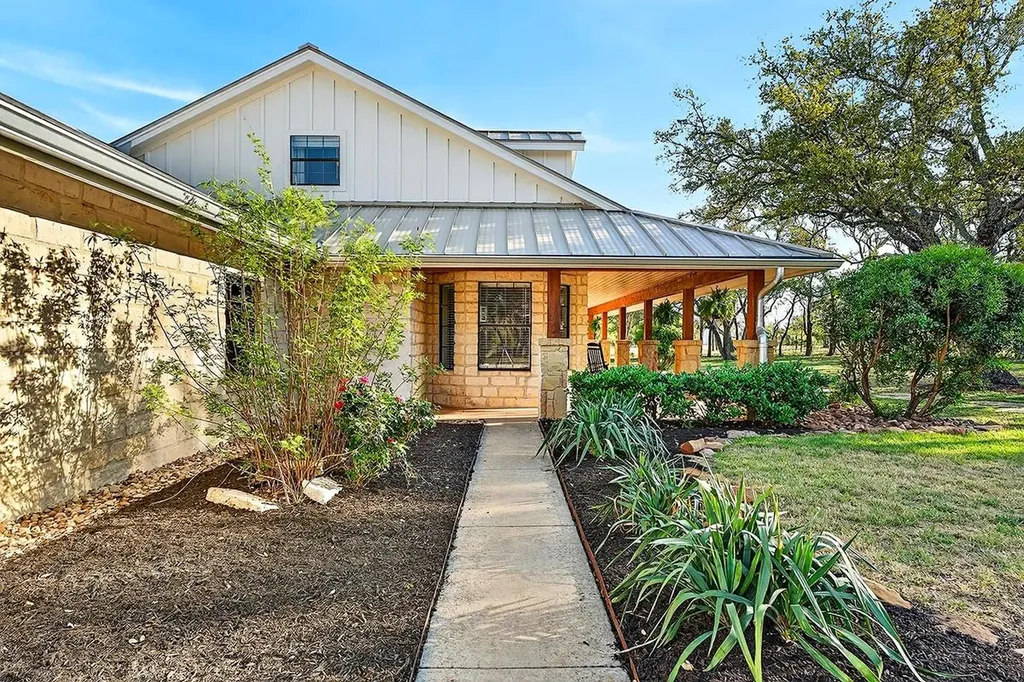 301 Medlin Creek Loop Dripping Springs TX 78620