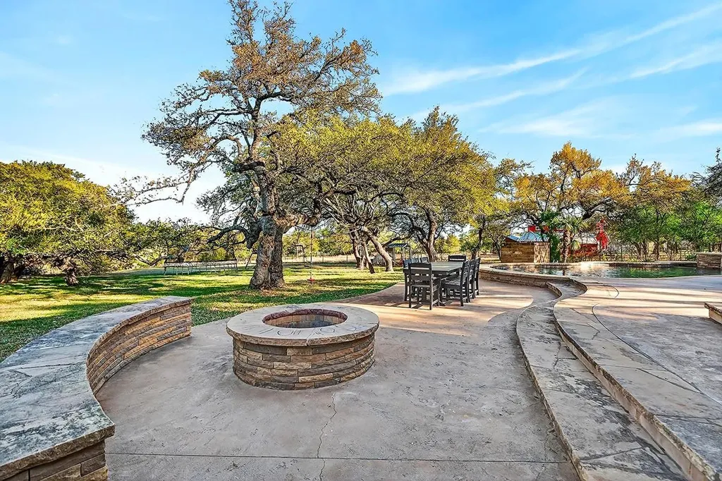 301 Medlin Creek Loop Dripping Springs TX 78620