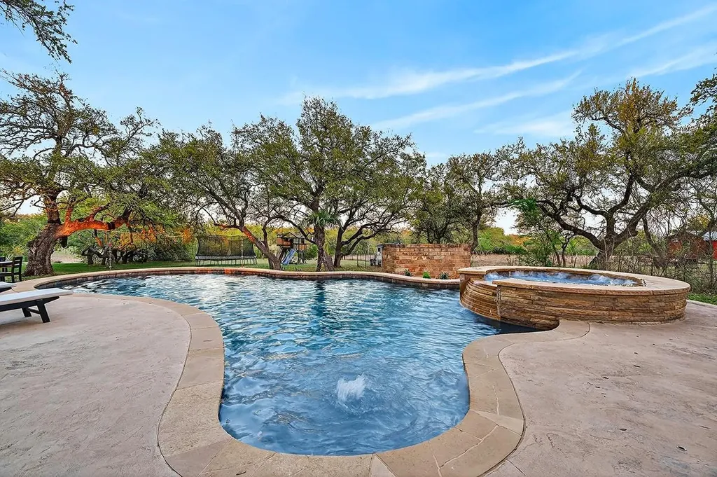 301 Medlin Creek Loop Dripping Springs TX 78620