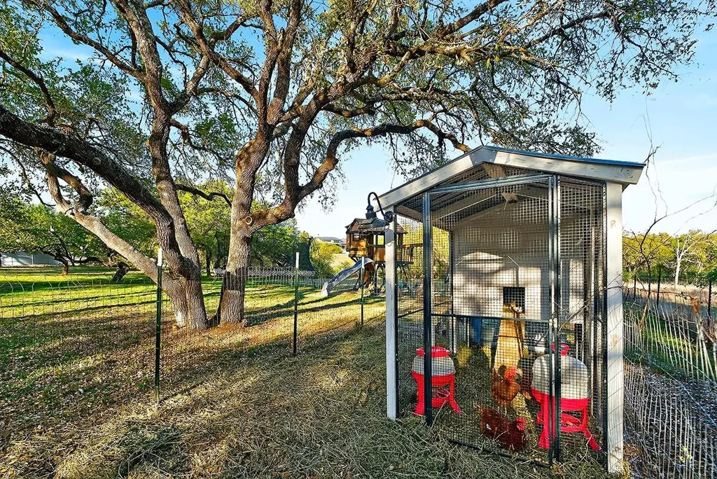 301 Medlin Creek Loop Dripping Springs TX 78620