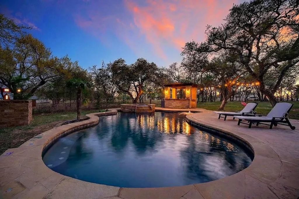 301 Medlin Creek Loop Dripping Springs TX 78620