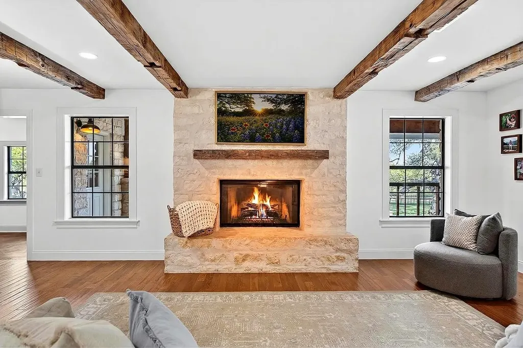 301 Medlin Creek Loop Dripping Springs TX 78620