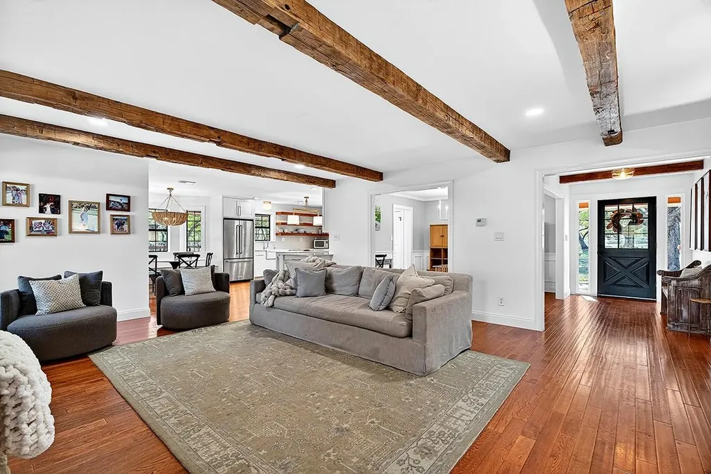 301 Medlin Creek Loop Dripping Springs TX 78620