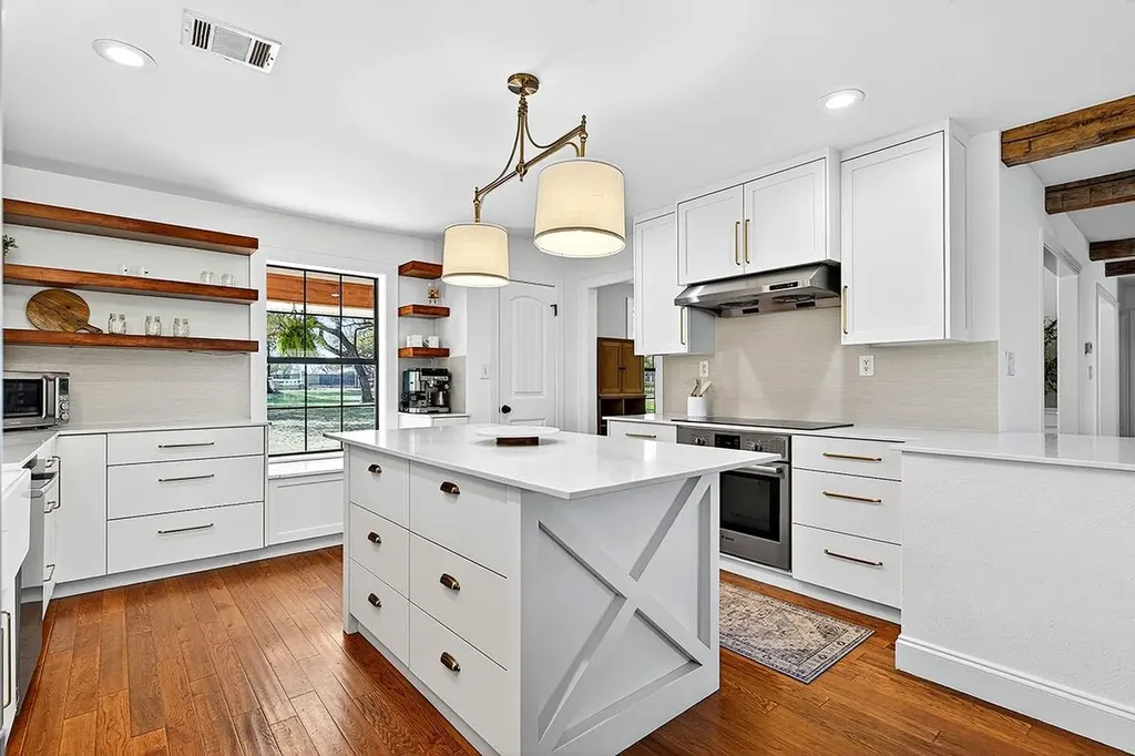 301 Medlin Creek Loop Dripping Springs TX 78620