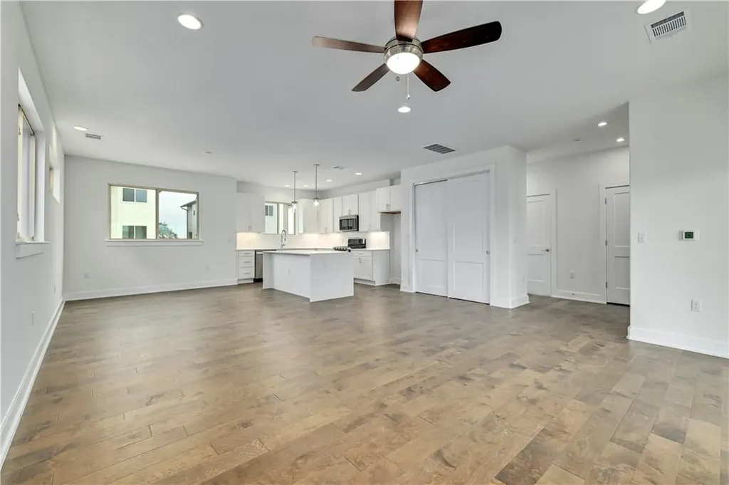 5315 La Crosse 8 Avenue Austin TX 78739