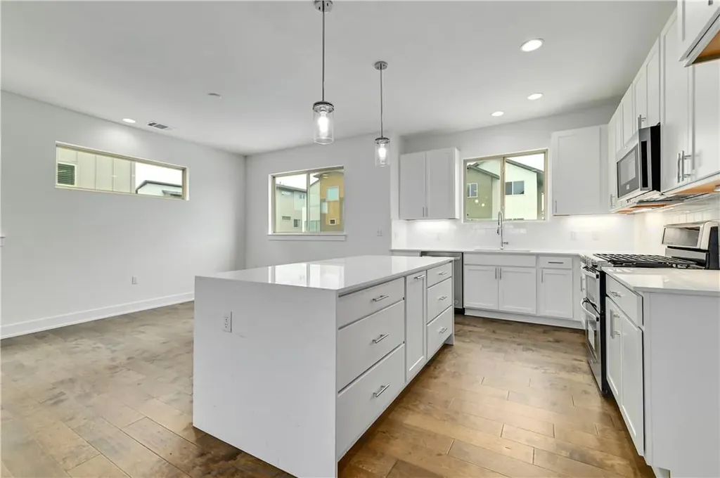 5315 La Crosse 8 Avenue Austin TX 78739