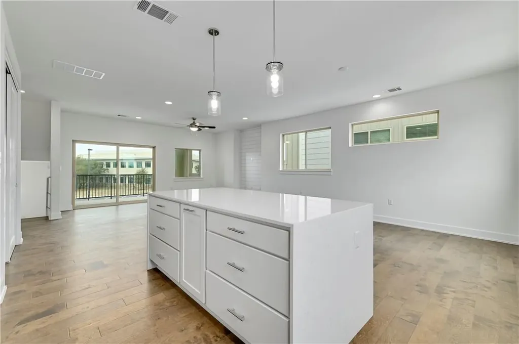 5315 La Crosse 8 Avenue Austin TX 78739