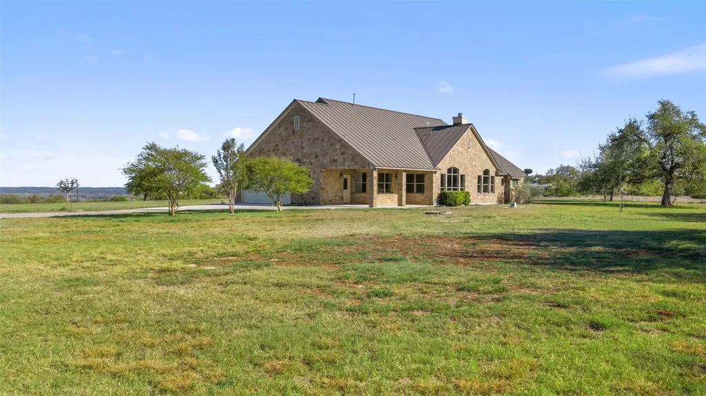 118 Landons Way Blanco TX 78606