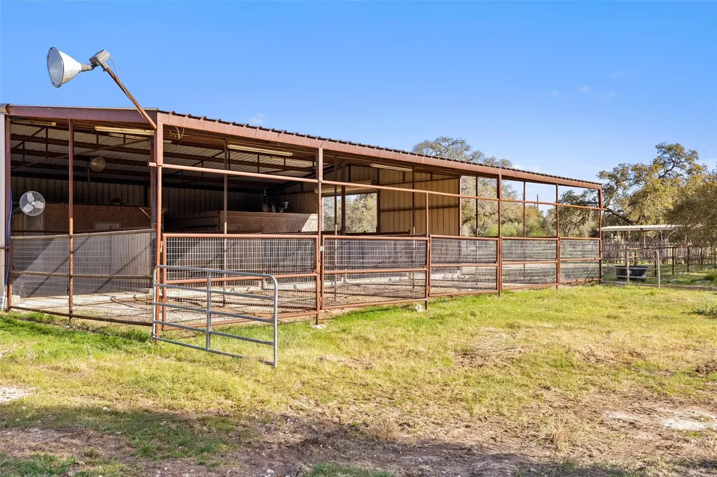 118 Landons Way Blanco TX 78606