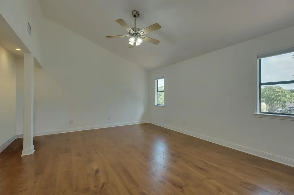 103 Crescent Bluff Lakeway TX 78734