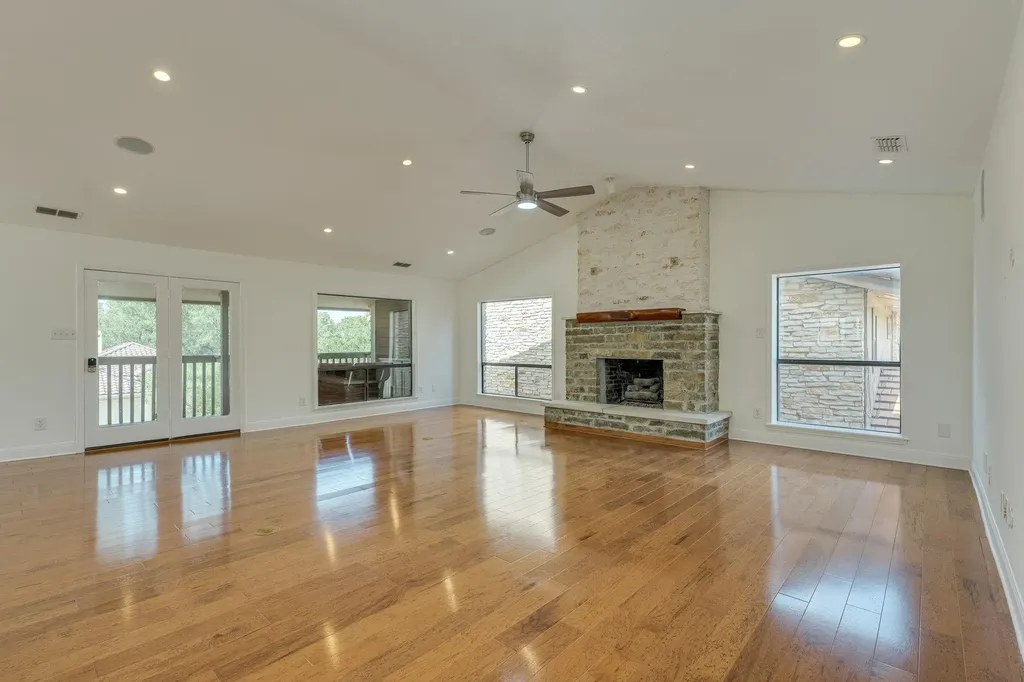 103 Crescent Bluff Lakeway TX 78734