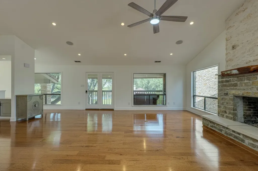 103 Crescent Bluff Lakeway TX 78734