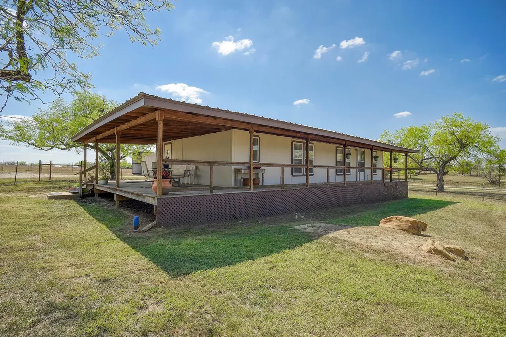 4495 Taylorsville Road Red Rock TX 78662