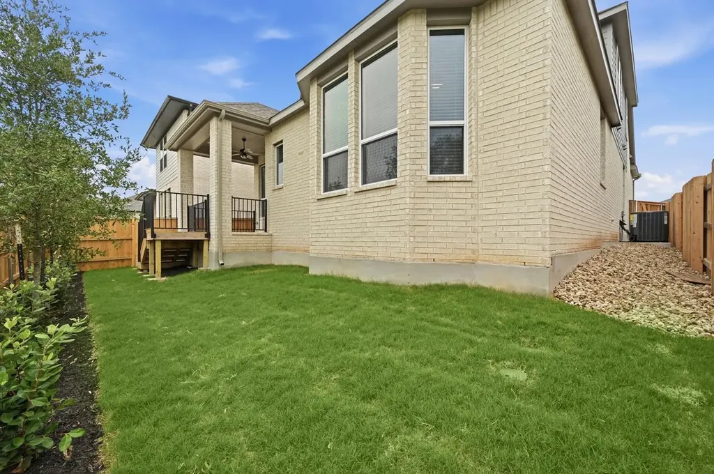 244 Basket Flower Loop Kyle TX 78640