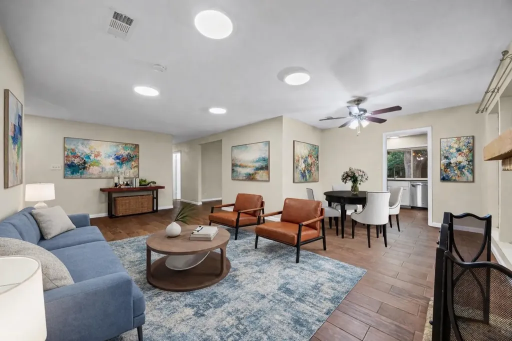 9215 Hunters Trace E Austin TX 78758