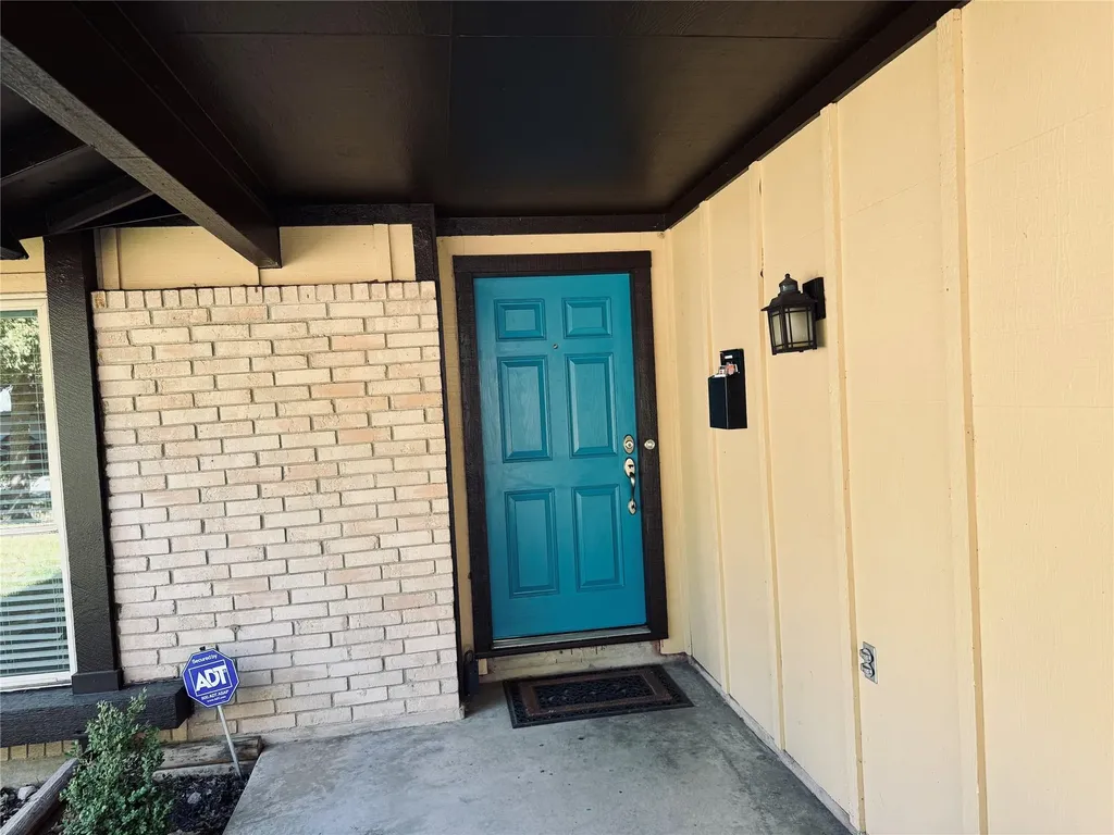 9215 Hunters Trace E Austin TX 78758