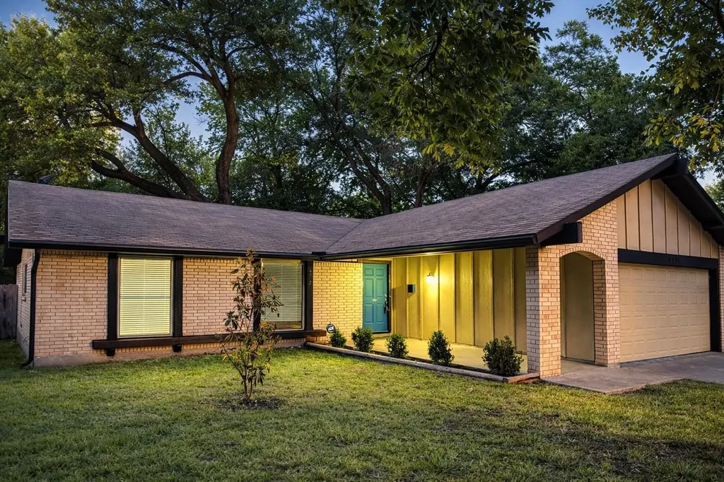 9215 Hunters Trace E Austin TX 78758