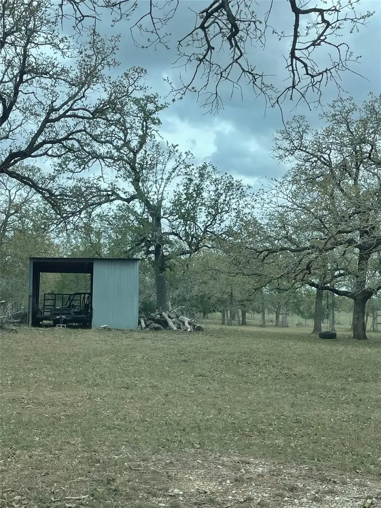 2238 Flash Circle Luling TX 78648