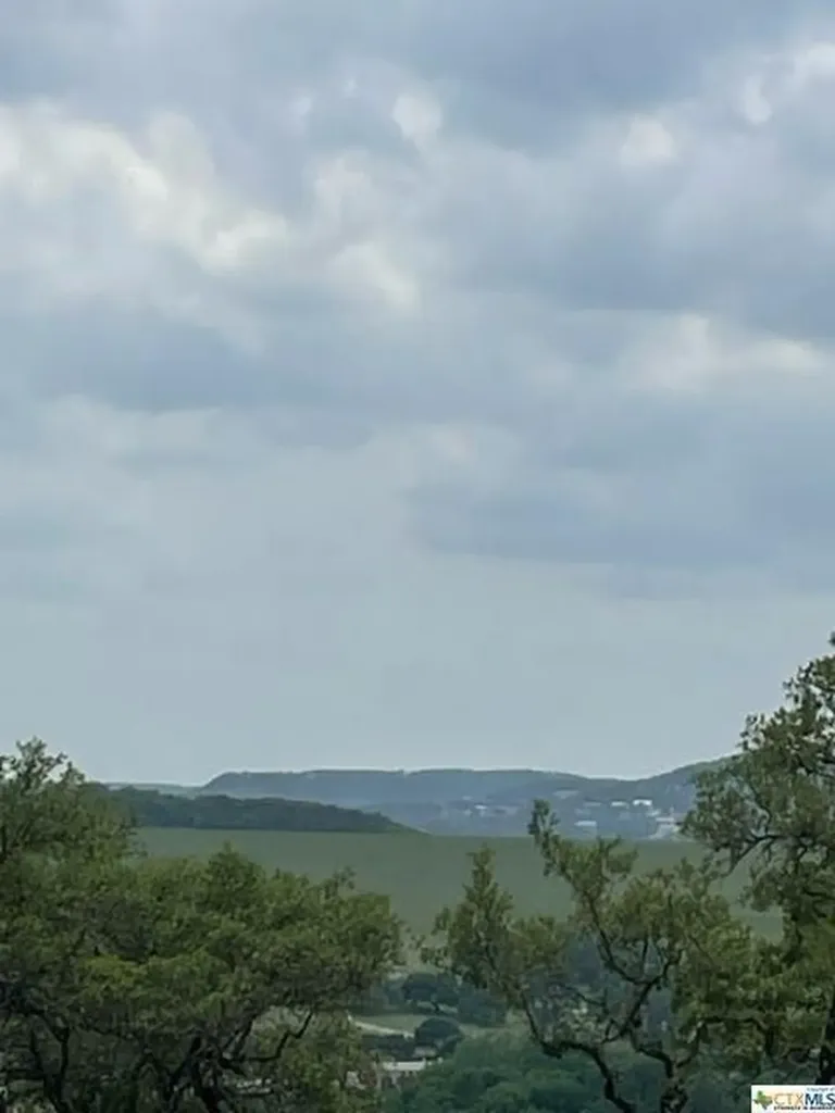 475 Village Top Canyon Lake TX 78133