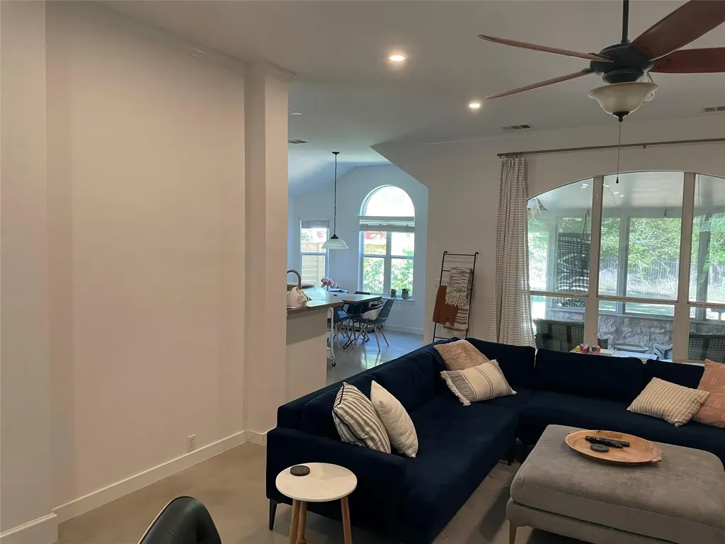 613 Carismatic Lane Austin TX 78748