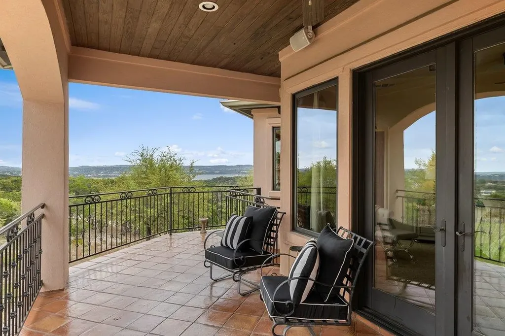 104 S Angel Light Drive Spicewood TX 78669