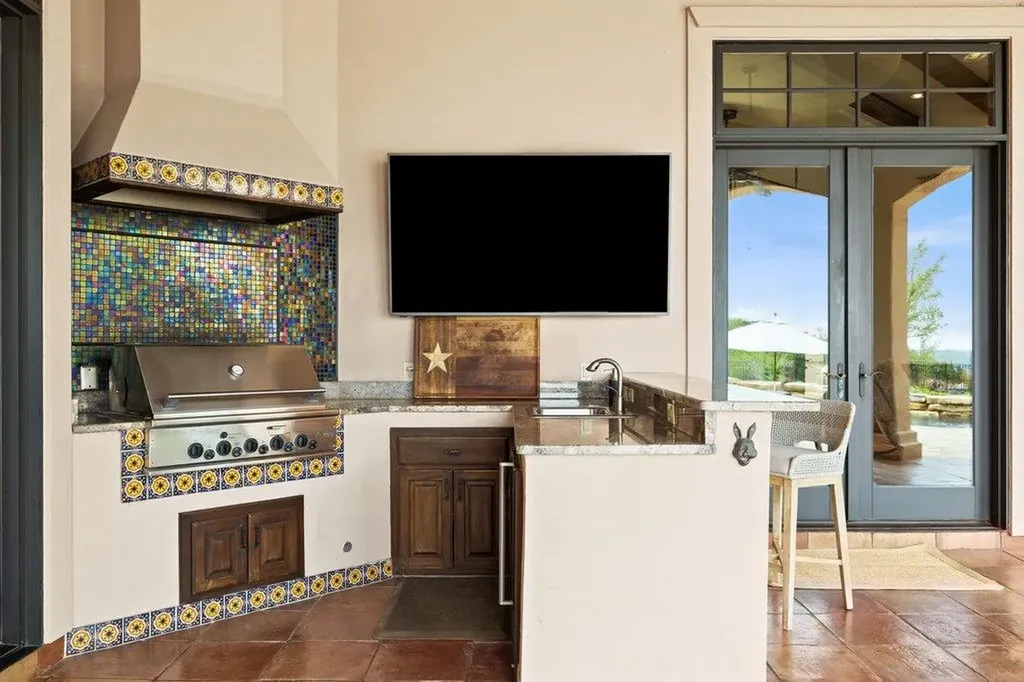 104 S Angel Light Drive Spicewood TX 78669