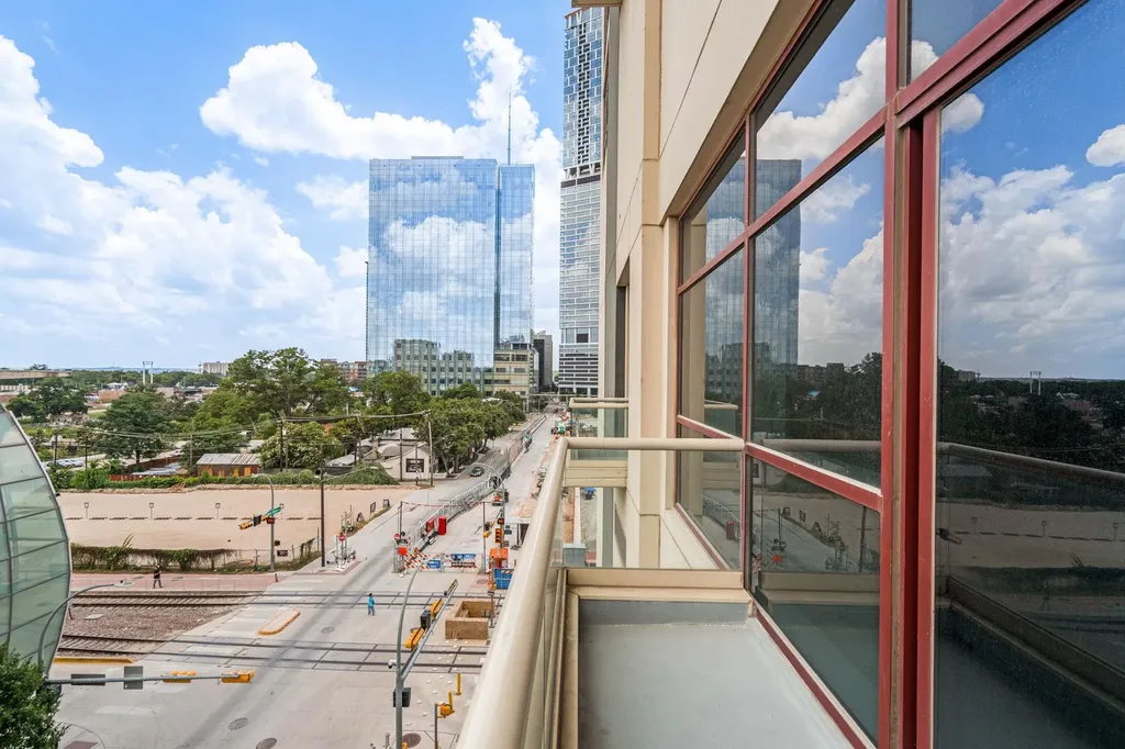 555 E 5th Street Austin TX 78701