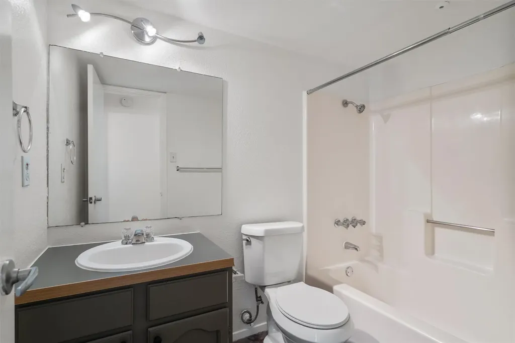 1808 Cinnamon Path Austin TX 78704