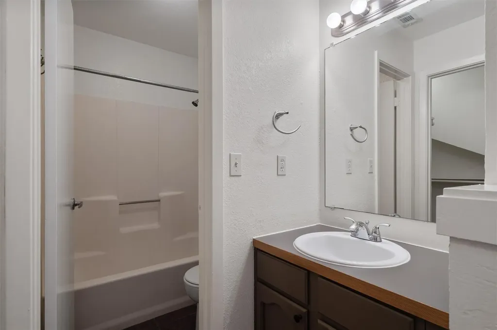 1808 Cinnamon Path Austin TX 78704