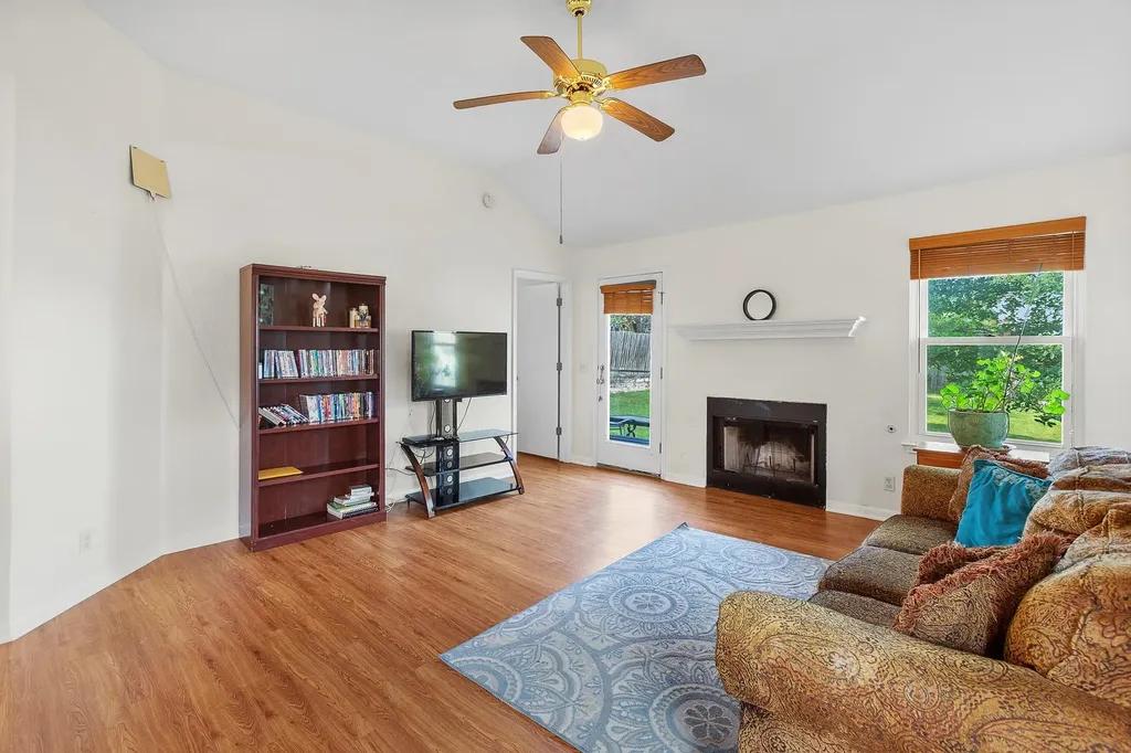 752 Faircrest Drive Buda TX 78610