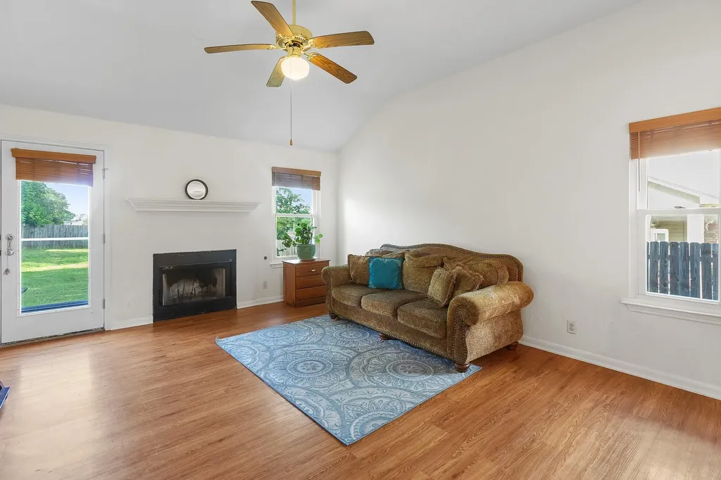 752 Faircrest Drive Buda TX 78610