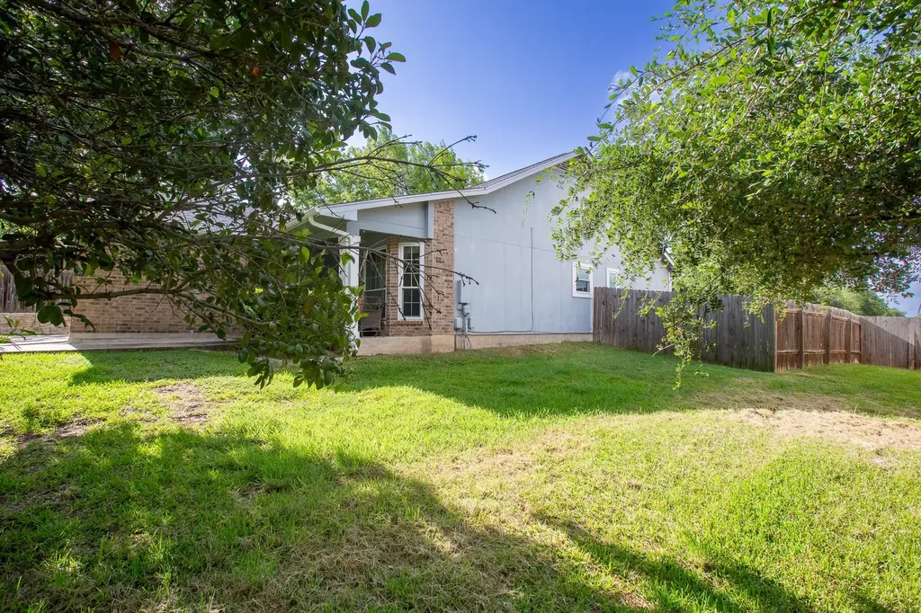 752 Faircrest Drive Buda TX 78610