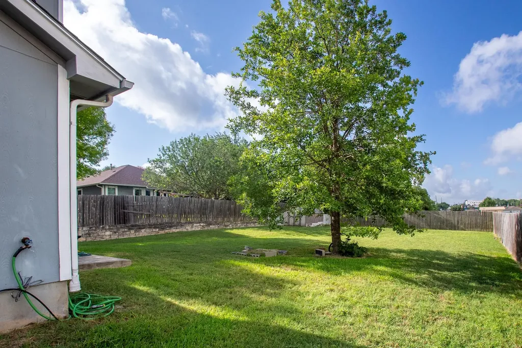 752 Faircrest Drive Buda TX 78610