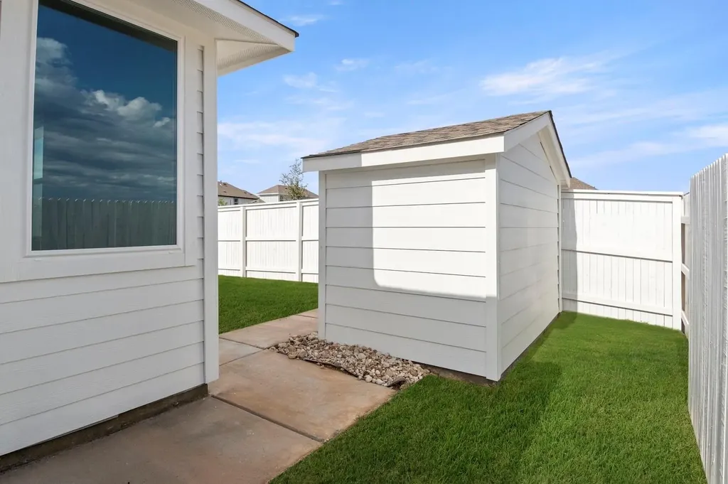 141 Summer Drive Elgin TX 78621