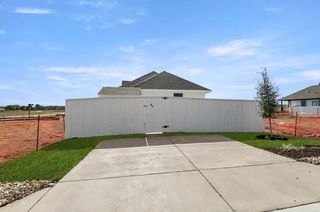 141 Summer Drive Elgin TX 78621
