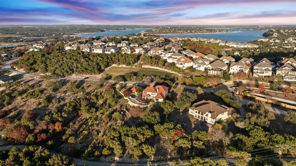 2906 Lakehurst Road Spicewood TX 78669