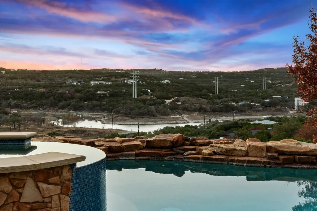 2906 Lakehurst Road Spicewood TX 78669