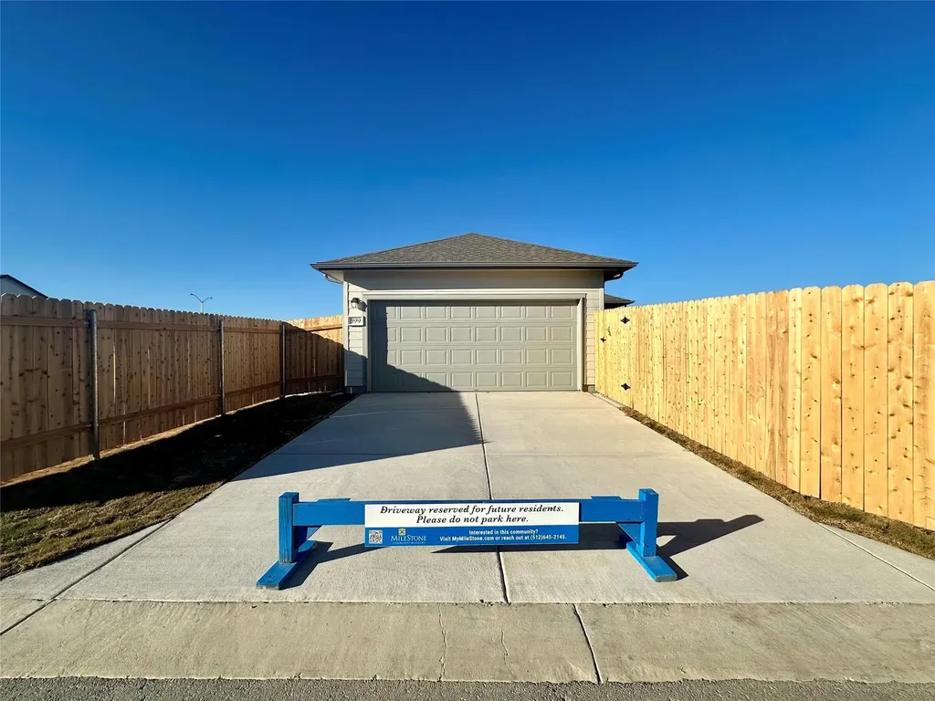 541 Porter Country Parkway Buda TX 78610